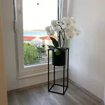 شقة Mia