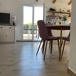 Mia كالي